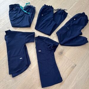 Women’s figs scrubs navy xs top bottom
